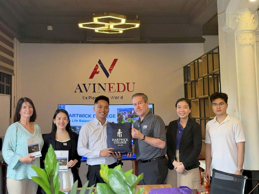 Đại diện Hartwick College (Mỹ) đến thăm văn phòng Avin